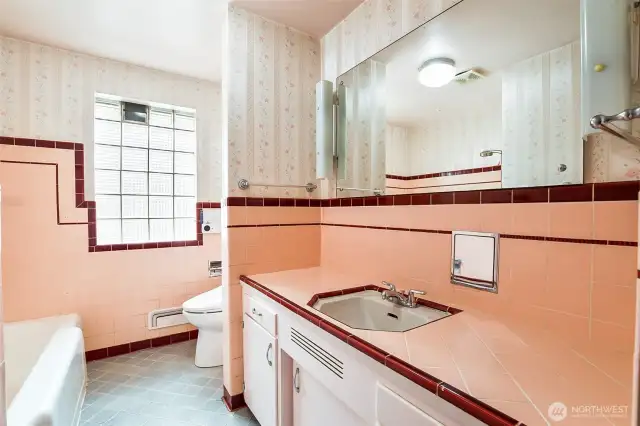 Main Floor Full Bath