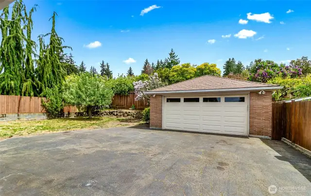 Detached 2 car garage