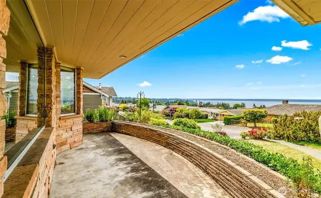 Large front porch - perfect for watching sunsets