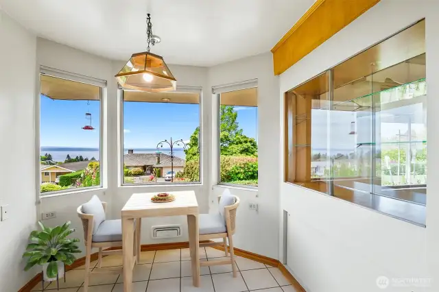 Kitchen eating nook