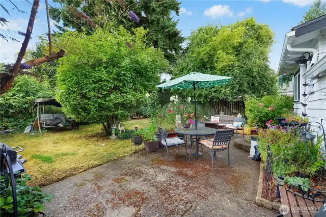 Cute patio space!
