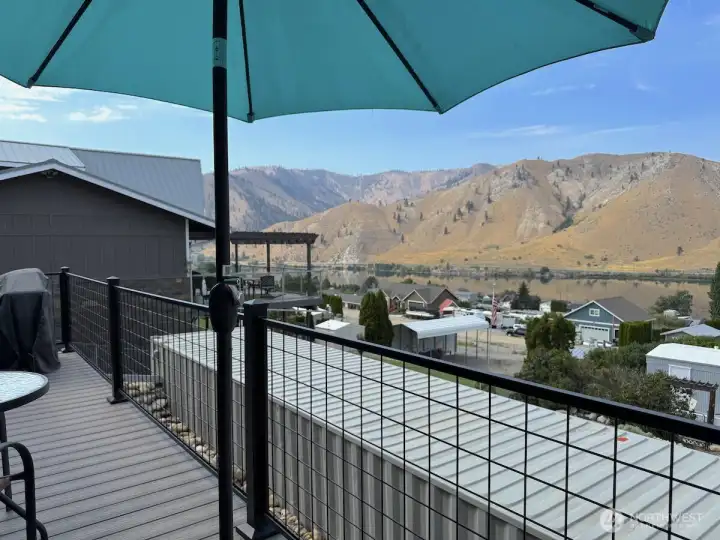 Expansive Trex view deck looking west.
