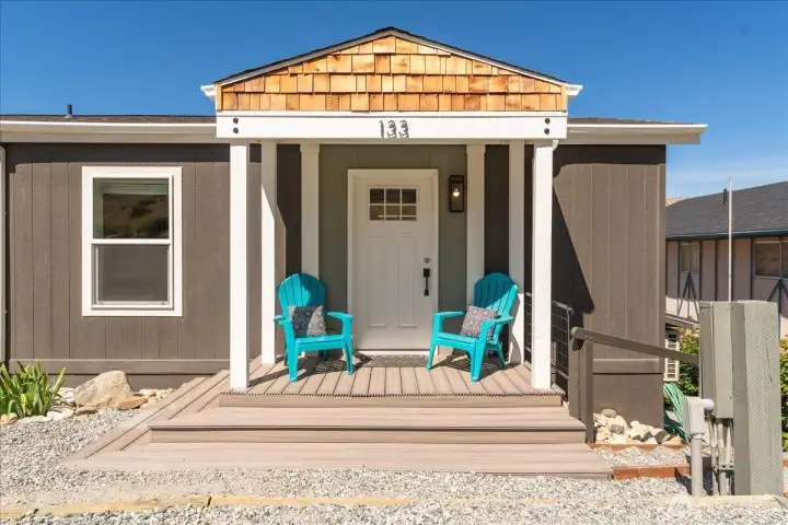 Front porch and entryway.