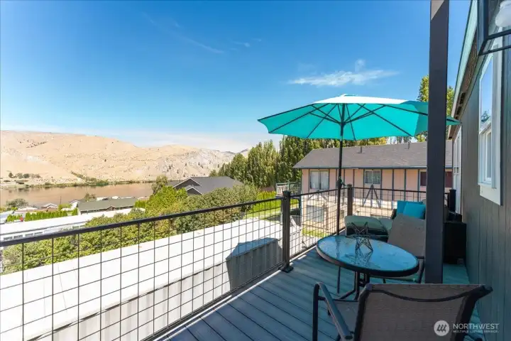 Deck w/ views of Columbia River.