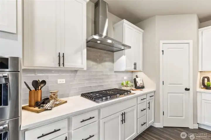 Disclaimer Secondary photos of same floor plan on different lot in different community: Photos are from another Warren, finishes, upgrades, and features may vary.