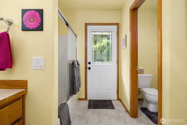 Door to exterior also
