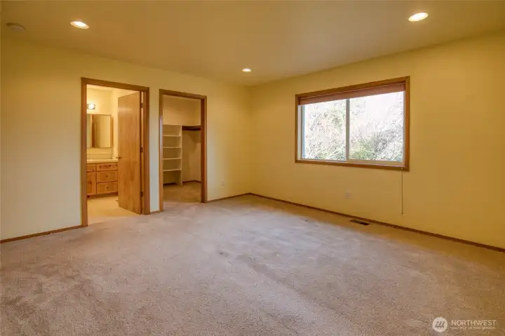 Primary bedroom, cont.