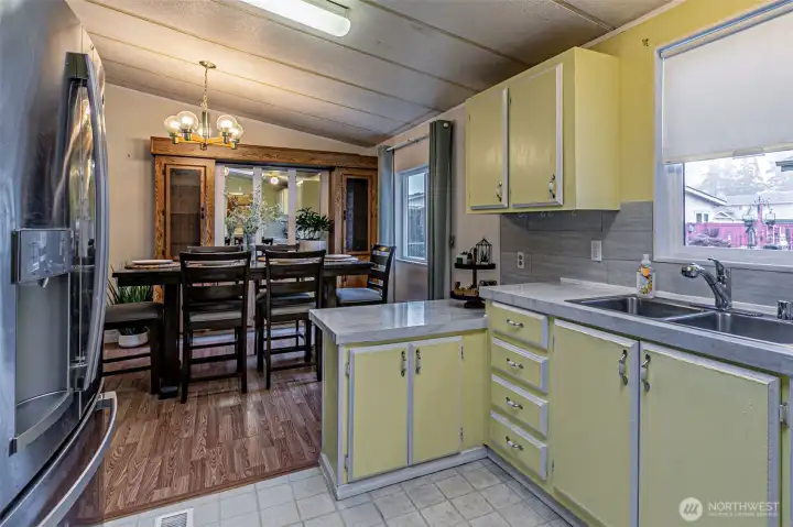 Kitchen with eat-in space