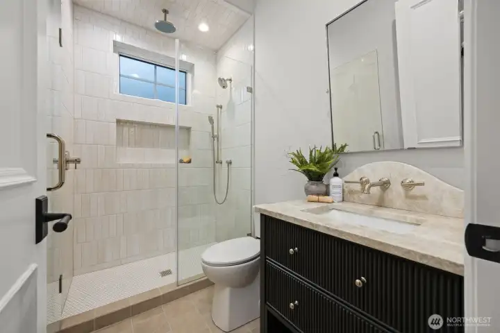 Delivers a harmonious aesthetic that feels fresh, high-end and enduring.