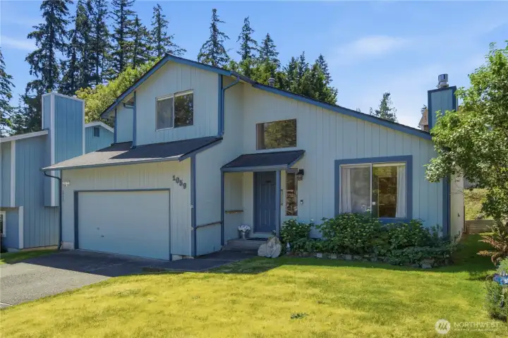 Welcome Home! Located on a quiet cul de sac in East Bremerton just minutes to military bases, Bangor, shipyard, schools and the shopping hub in Silverdale