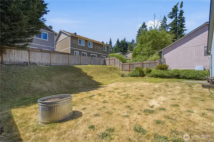 Large and Fully fenced, sunny backyard. Perfect for pets, playtime and gardening projects
