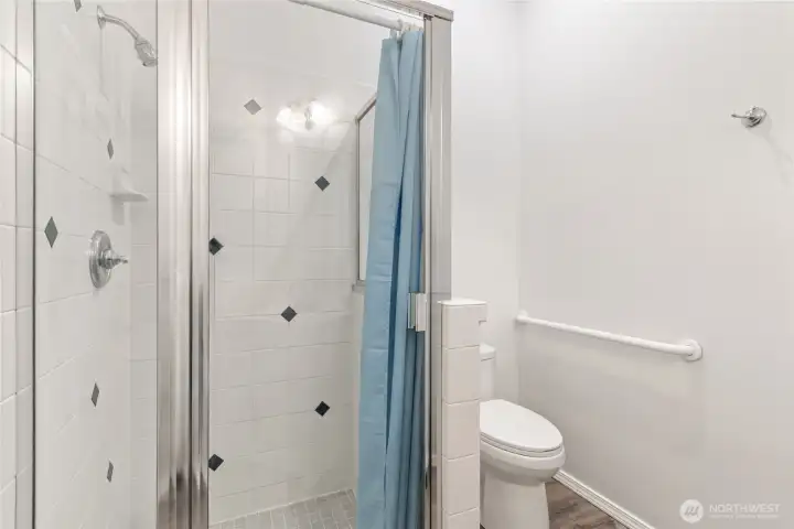 Secondary suite bathroom