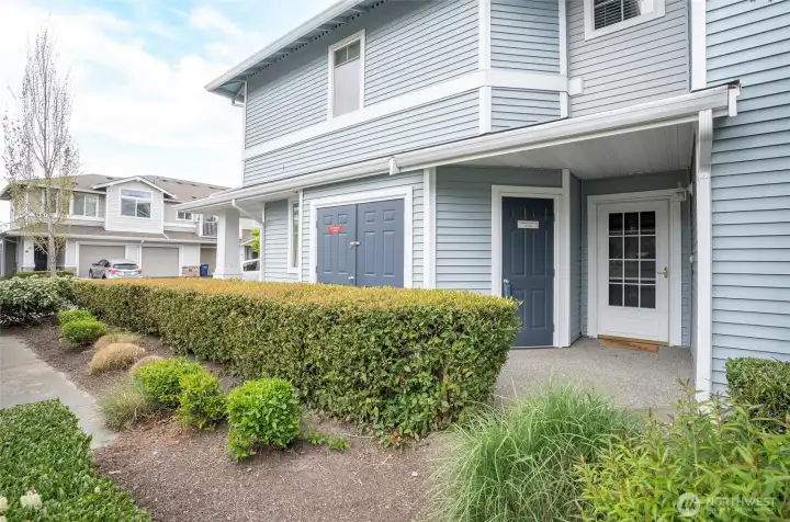 Ground-floor end unit with a welcoming entry and inviting appeal—no stairs!