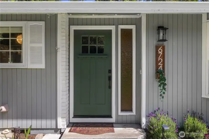 Welcoming front entrance with brand new door!