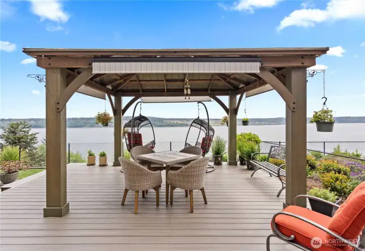 2nd covered deck area