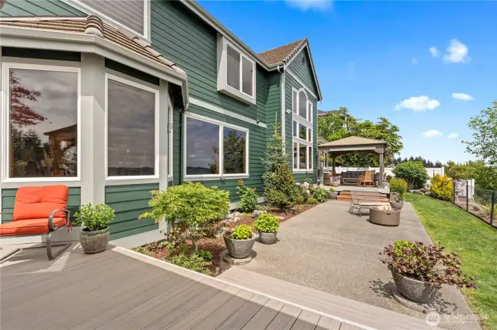 Great deck across back of home for entertaining