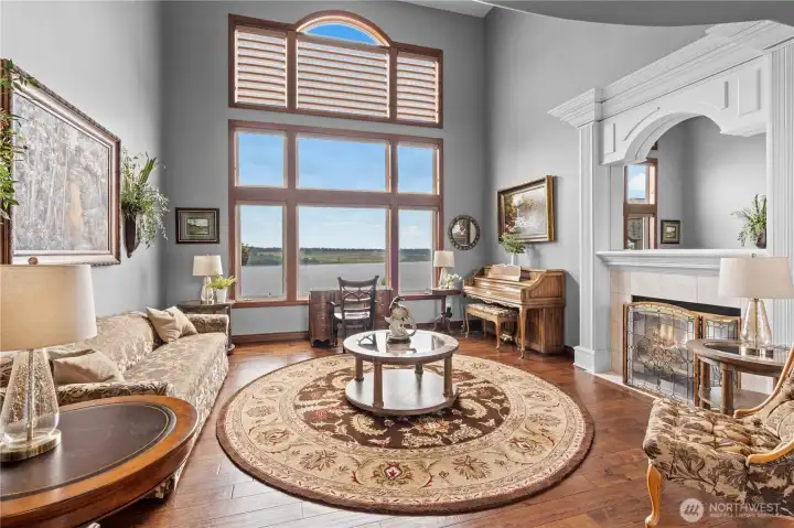 Vaulted ceilings with 2 floors of windows
