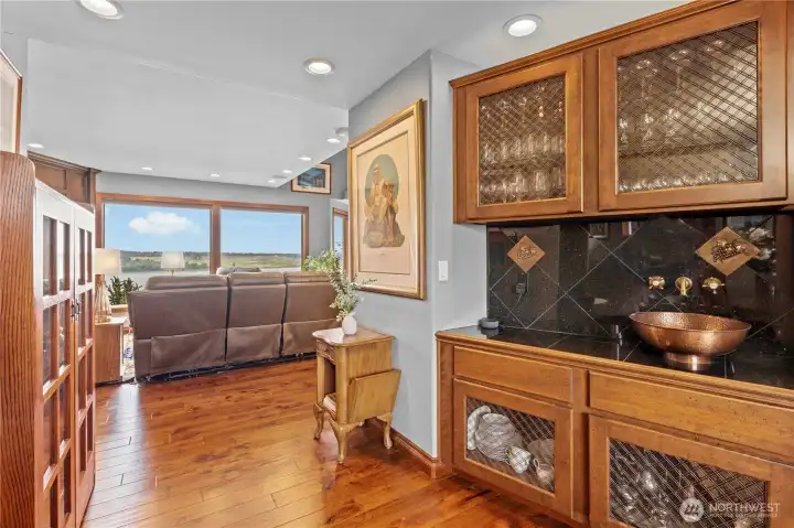 Butler's pantry off dining leads to family room