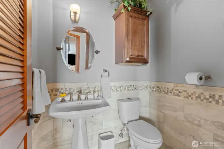 Guest bath on main