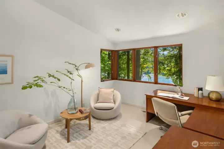 Office/potential 3rd bedroom