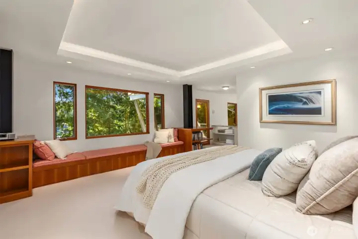 Lower level primary suite