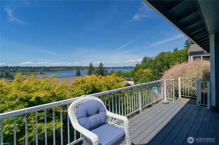 Main level views with large patio, views of the Budd Inlet and Olympics!