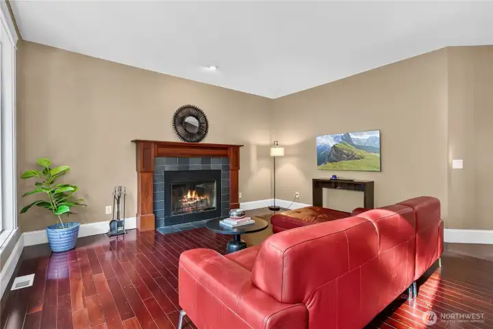 Beatiful hardwood floors span the main level.