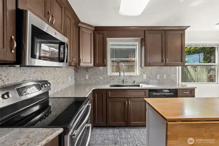Endless countertop space and cabinetry! Endless countertop space and cabinetry!