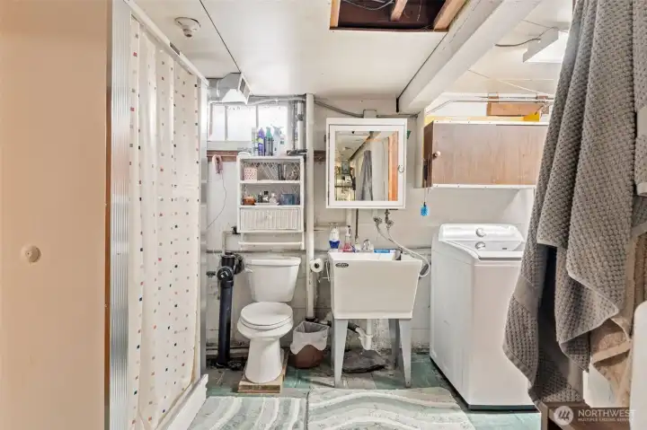 Paired with an additional three-quarter bath and laundry room set up! Paired with an additional three-quarter bath and laundry room set up!