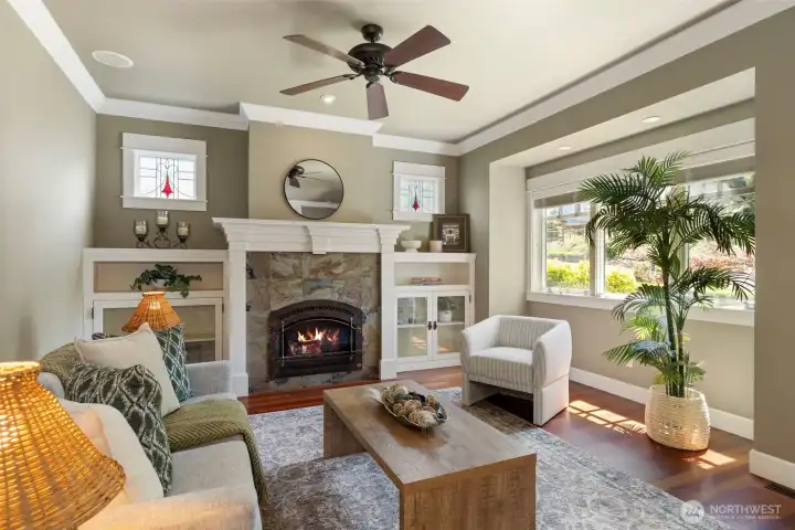 Cozy gas fireplace and built-in bookcases. Cozy gas fireplace and built-in bookcases.