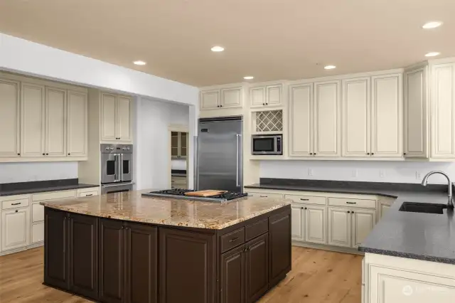 Granite counters & high end cabinetry