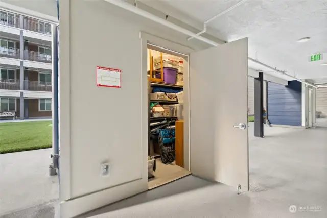 Separate storage unit in the hallway is included