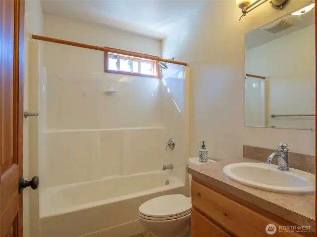 Full guest bath.