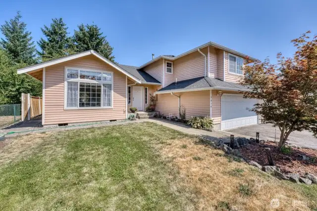 The home has 2024 sq ft of living space, plenty of room for everybody.