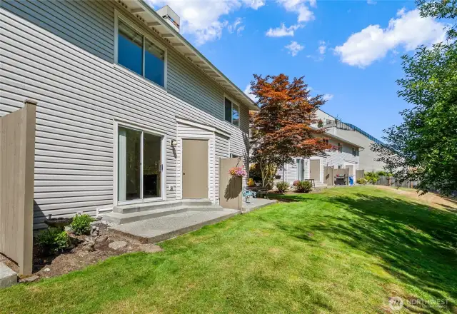Large area for entertaining unlike others townhomes have a wall for