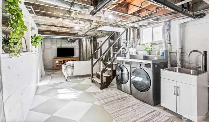 Basement - Washer/Dryer/sink