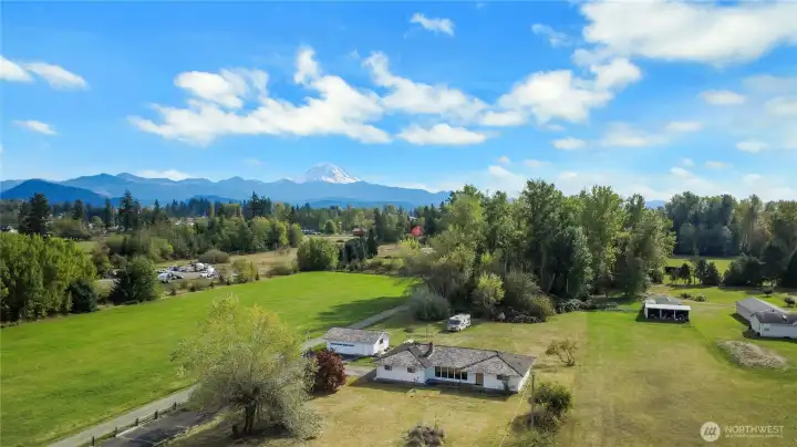 beautiful acreage rambler with Mount Rainier View & Shop!