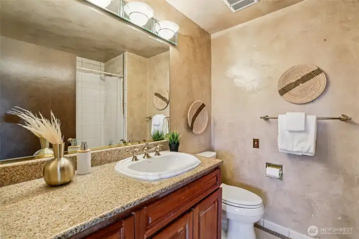 Shared hall (full) bathroom