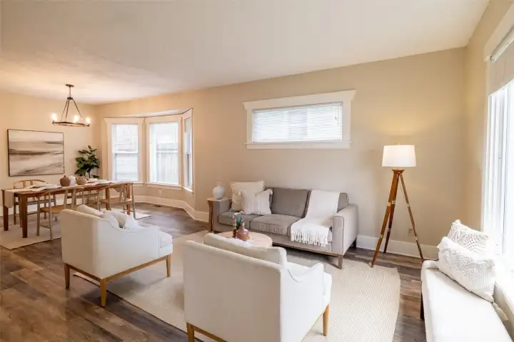 High ceilings, plenty natural light from the large, oversized windows make this space easy to fall in love with.