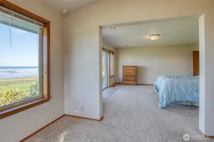 Primary bedroom, cont