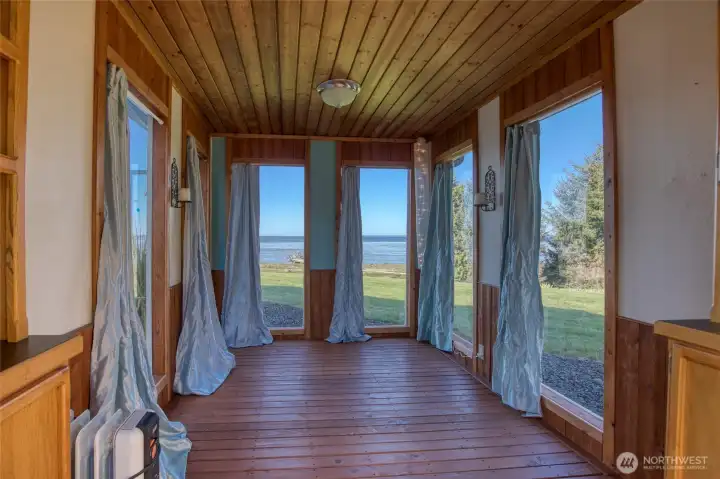 Bonus exterior room, cont