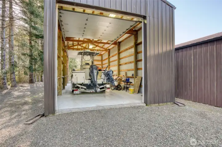 Pull through shop with separate 200 amp service