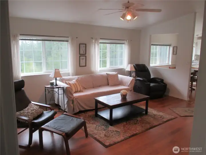 Fam. room 2 w/room fan