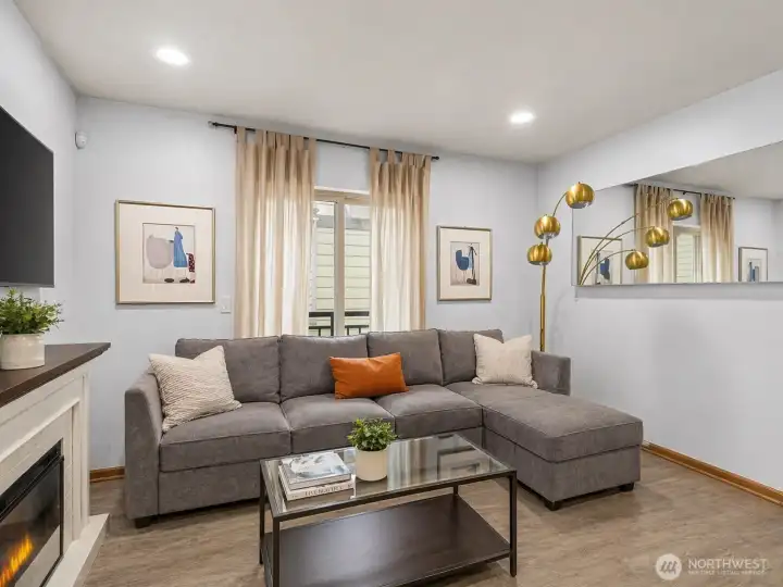 Open floor plan living room, dining and kitchen on main floor