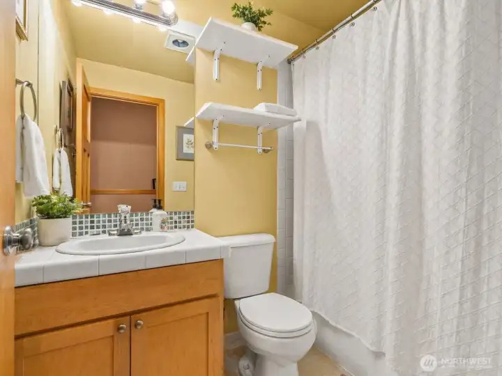 Full bathroom on top floor