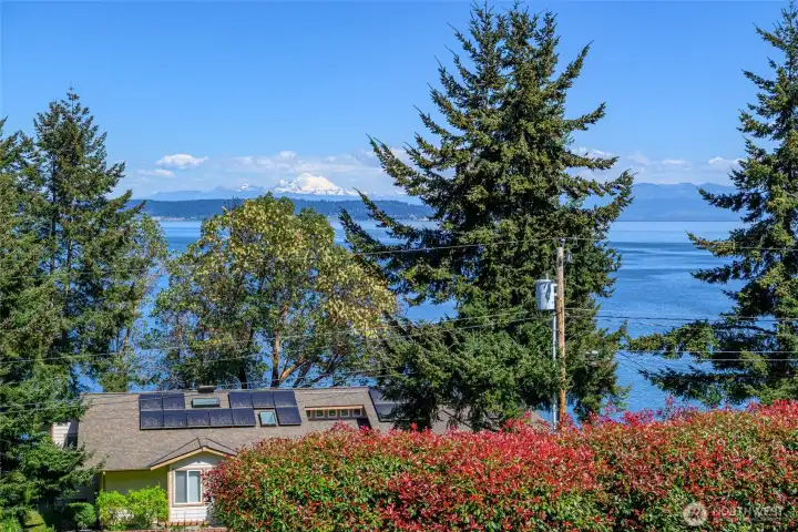 Mountain Baker and North Cascade mountain range views from your living room Mountain Baker and North Cascade mountain range views from your living room