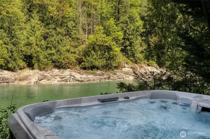 Here's a front row seat to the river, wildlife, rock formations & nature! This is what total privacy looks like.