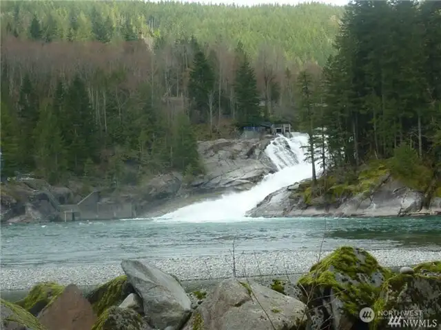 Short distance to Sunset Falls.