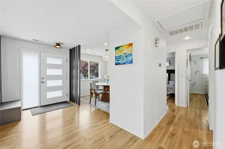 Entry/Dining