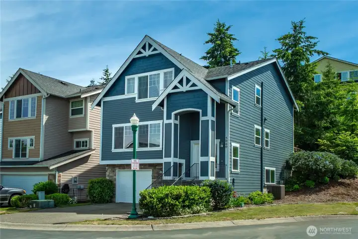 Handsome, move-in ready, with all the bells and whistles, on a cul-de sac, and close to everthing.  It's all here.